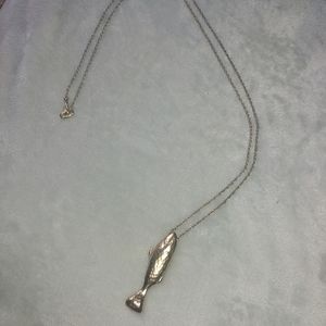 🍩 *Free with Purchase* Chico's Long Fish necklace